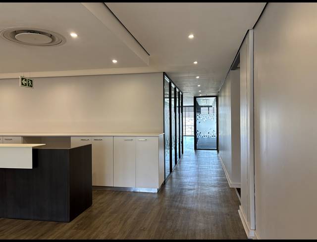 1,678.60M² OFFICE TO LET IN LA LUCIA